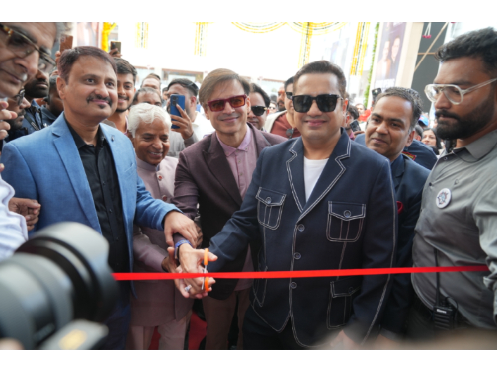 Dr Vivek Bindra & Vivek Oberoi Attend Launch of Gujarat's Biggest Branded Factory Retail Outlet in Vadodara