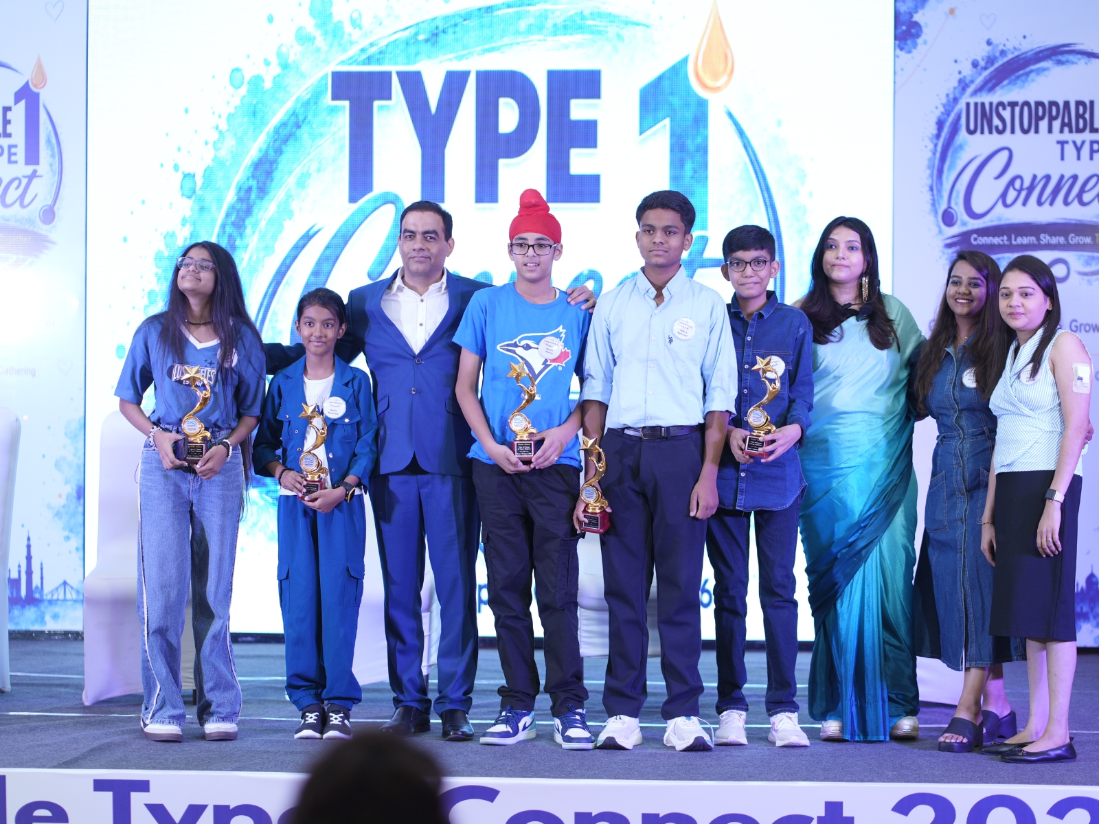 Mehak Dhingra felicitates young members of the Type 1 Diabetes community during Unstoppable Type 1 Connect in New Delhi.