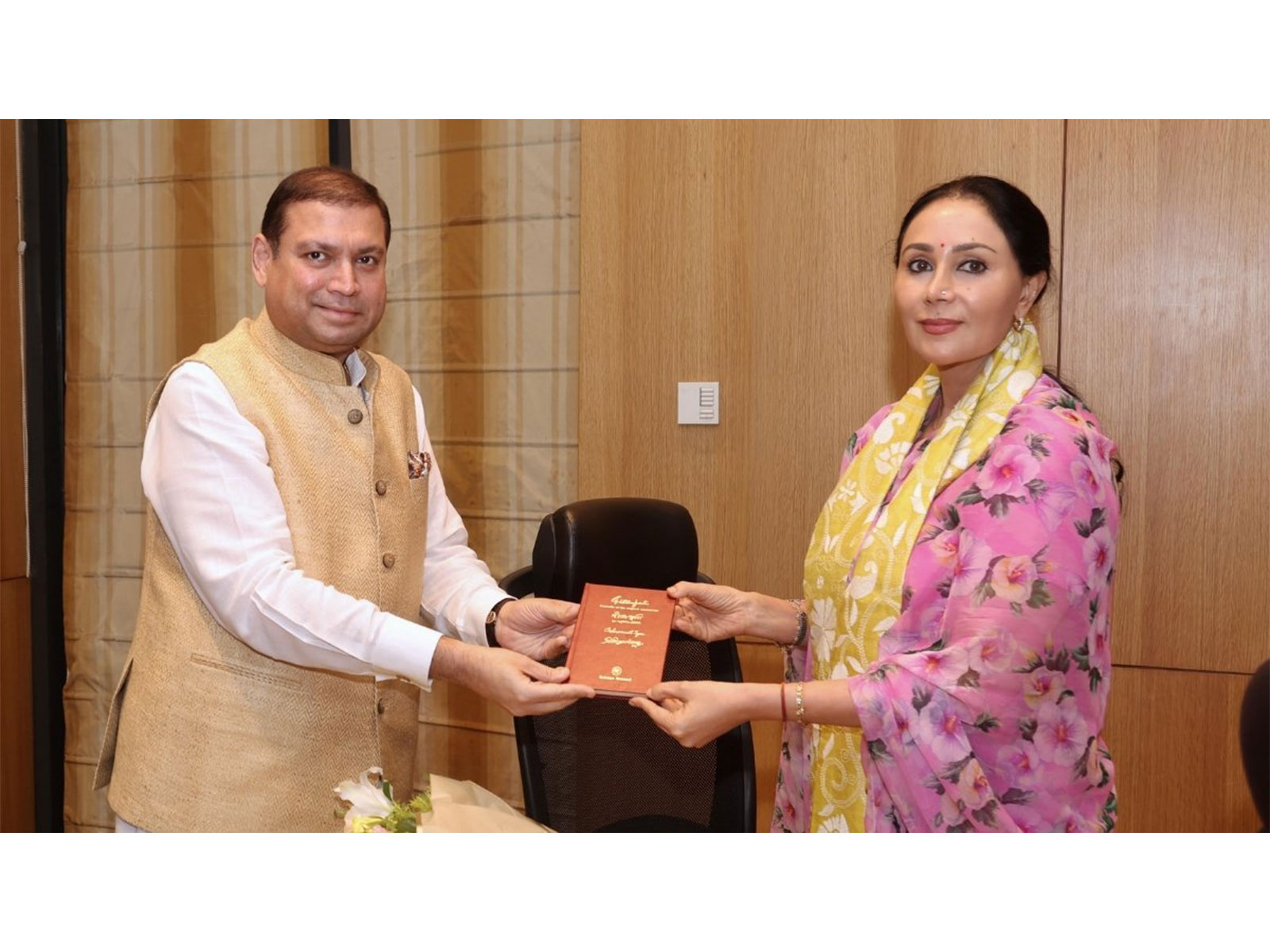 On behalf of Rajasthan Forum, Sundeep Bhutoria presents a copy of Tagore's handwritten Gitanjali to Rajasthan Deputy CM Diya Kumari at ITC Sonar, Kolkata.