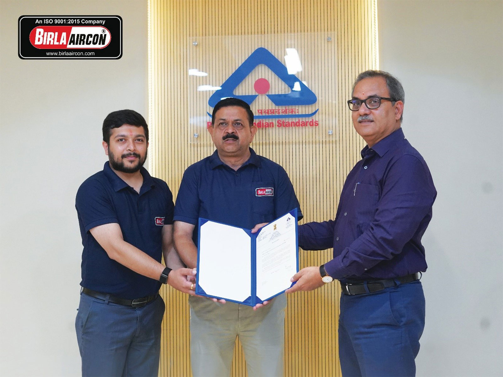 (R-L): Shri. Sanjay Garg, Director General, Bureau of Indian Standards (BIS); Mr. Praveen Kumar Jain, Managing Director, BIRLAAIRCON; and Mr. Pratyaksh Jain, Director, BIRLAAIRCON, during the presentation of the Certificate of Appreciation to BIRLAAI