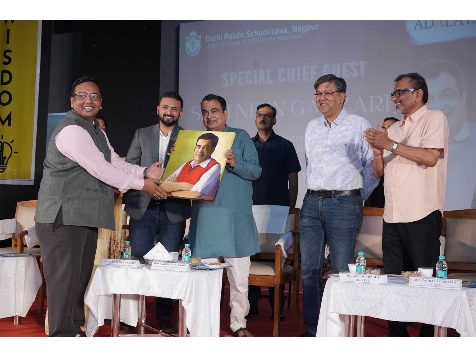 Shri Nitin Gadkari, Hon'ble Union Minister for Road Transport and Highways, Government of India, at the Adaalat 4.0 valedictory ceremony at DPS Lava Nagpur