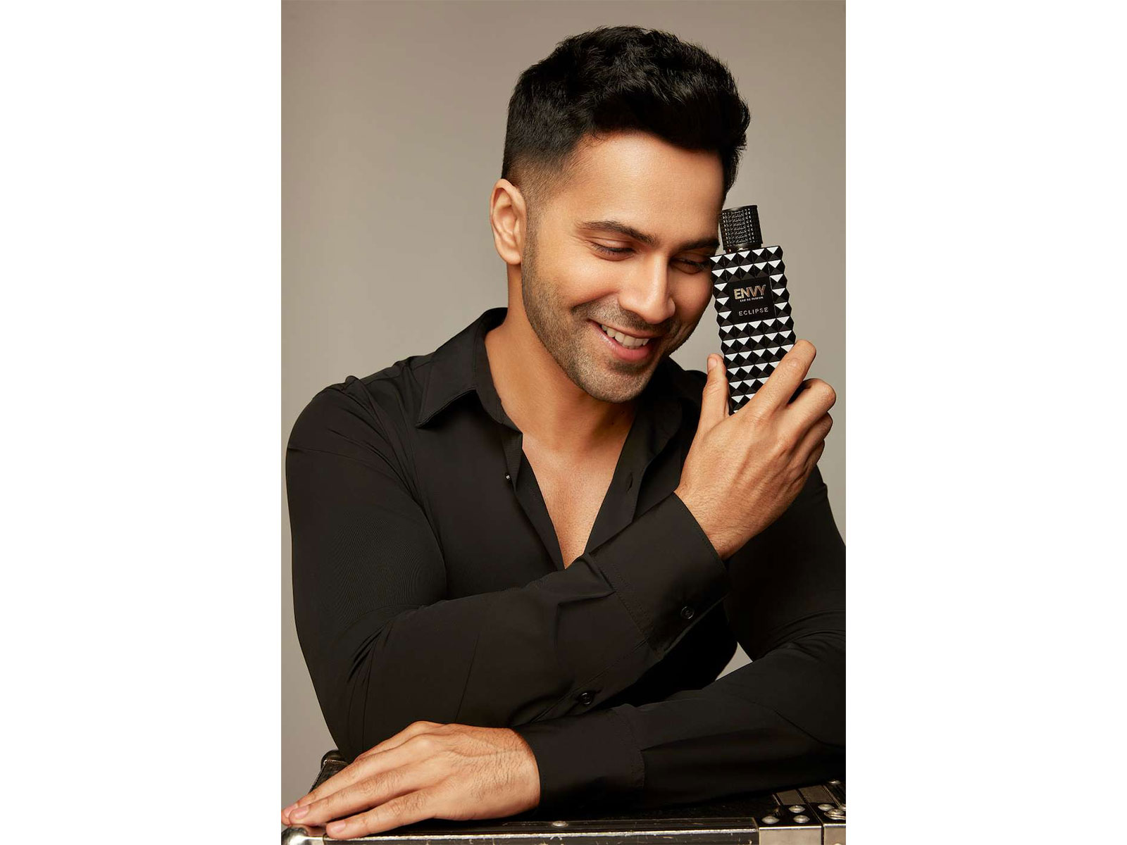 ENVY Eclipse Eau De Parfum is made for evenings that deserve a fragrance as distinctive as the man wearing it