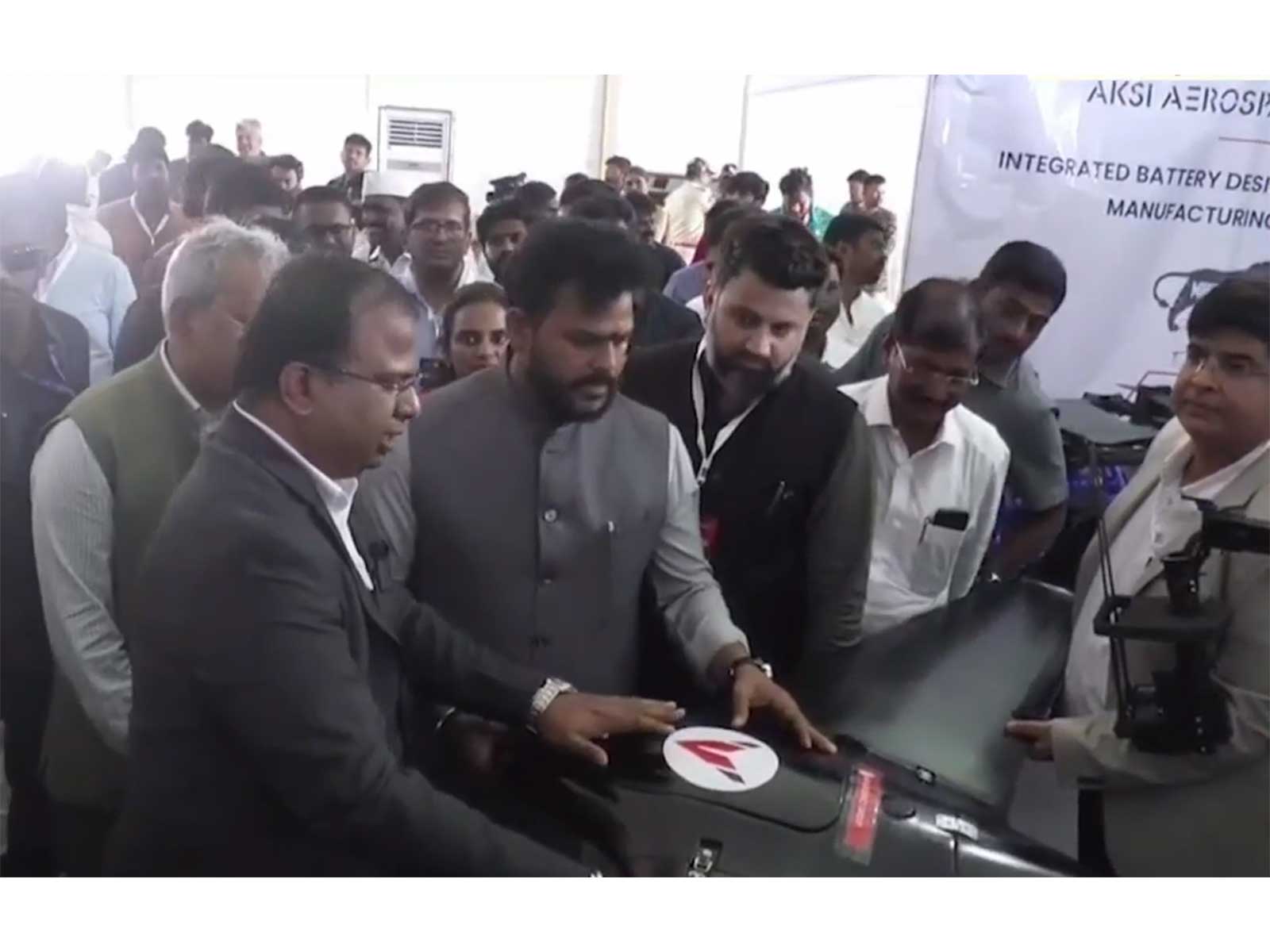 Union Minister Shri K. Rammohan Naidu being briefed by Shri Pankaj Akula, Group MD, AKSI Aerospace, about the AKSI Delta Wing Drone at the Orvakal Drone City Stakeholders Meeting. 