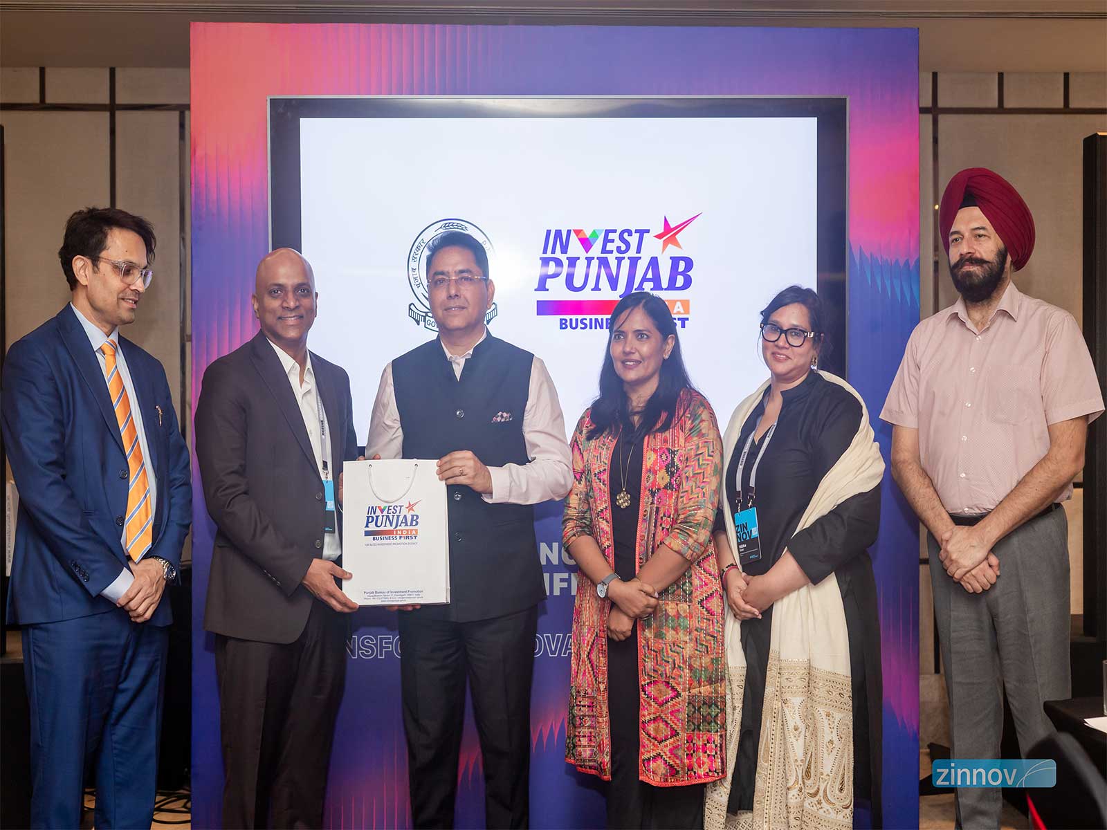 L-R: Amit Dhaka, IAS, CEO, Invest Punjab; Pari Natarajan, CEO, Zinnov; Shri Aman Arora, Minister, Punjab; Seema Bansal, VC, PDC; Nitika Goel, Zinnov; Gurkirat Singh, PS, IP & I&C, Punjab.