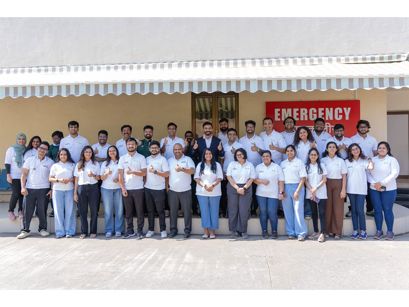 Fortis Hospital Mulund’s Dr Sandeep Gore (centre) with young EM fraternity in Mumbai