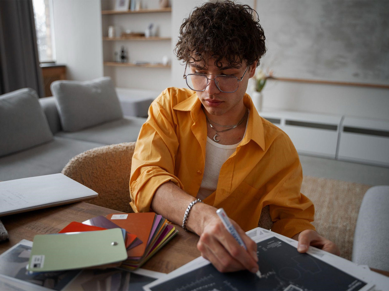 How to choose the right broker for your first investment journey?