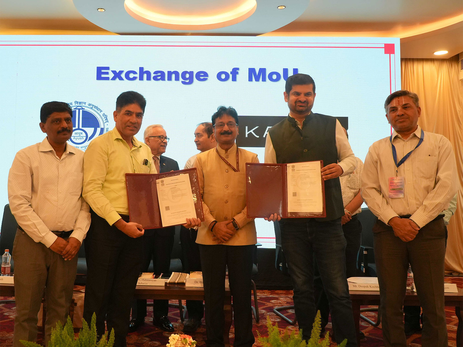 L-R: Dr. Narayanam Srikanth, Dy DG, CCRAS; Dr. Ajay Kumar Meena, Asst. Director, CCRAS; Prof. Vaidya Rabinarayn Acharya, DG, CCRAS; Ameve Sharma, Founder, Kapiva; Dr. R. Govindarajan, CIO, Kapiva