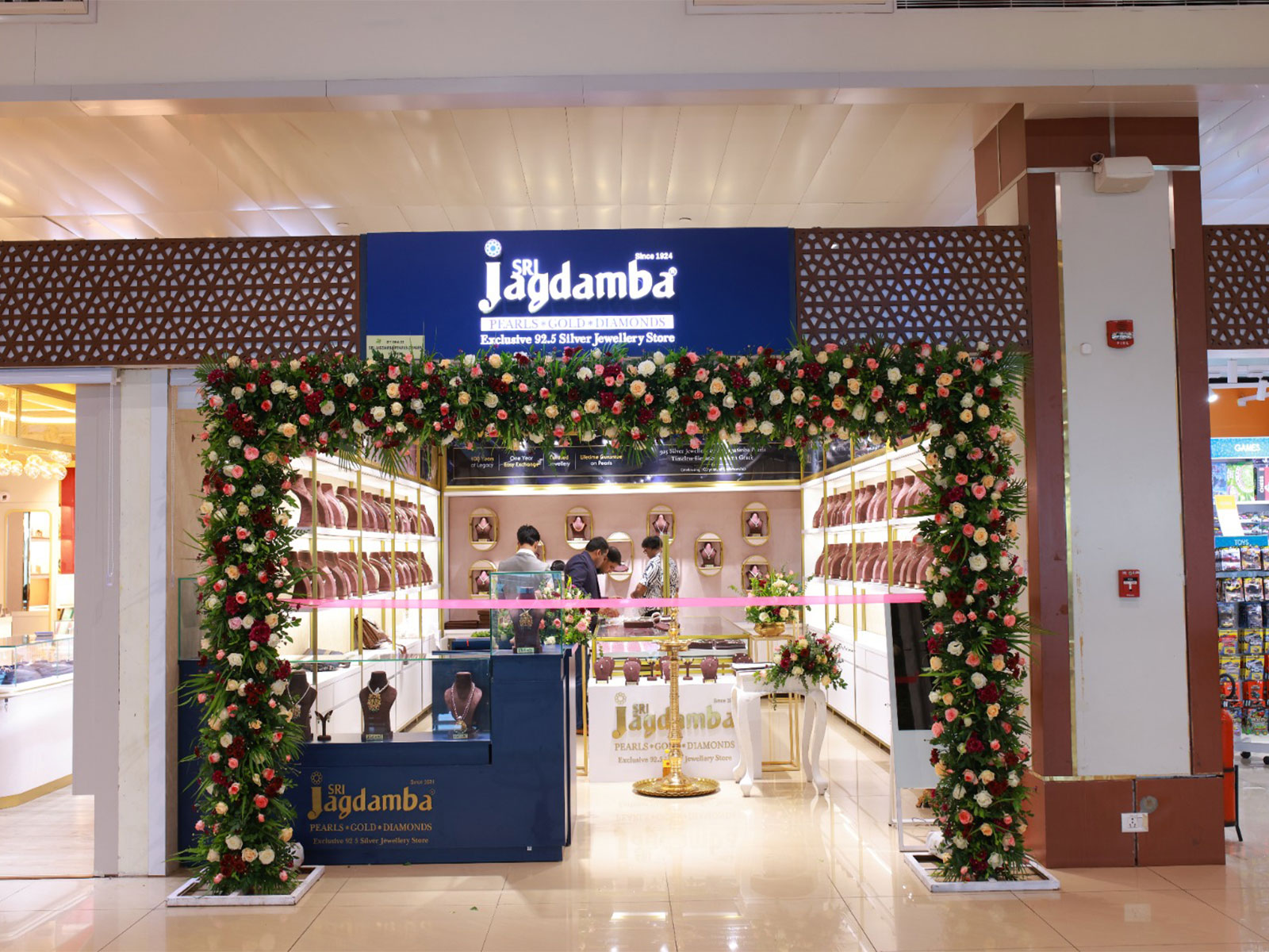 Sri Jagdamba Pearls Expands South India Presence with New Store at Cochin International Airport