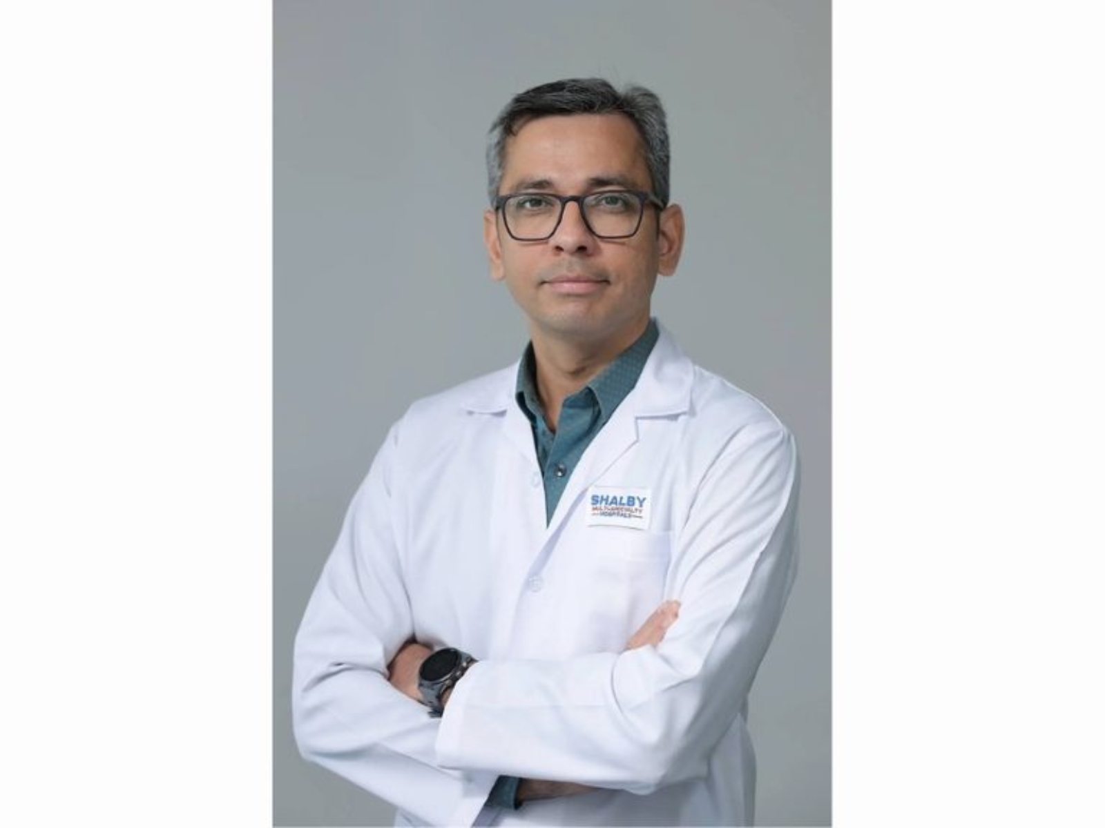 Dr. Harnarayan Singh, Director and HOD of Neurosurgery at Shalby International Hospital, led the five-hour surgery that preserved an Iraqi teenager’s remaining vision.