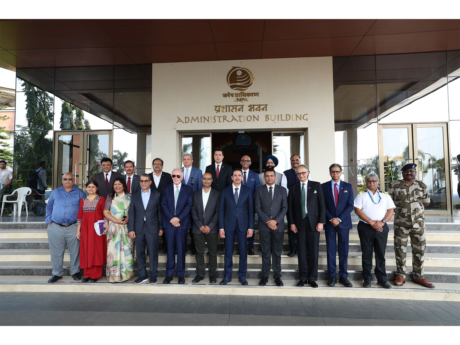 DP World leadership team led by H.E. Essa Kazim, Group Chairman and Yuvraj Narayan, Group CEO met JNPA team including Gaurav Dayal, Chairperson & Ravish Kumar Singh, Deputy Chairperson, JNPA
