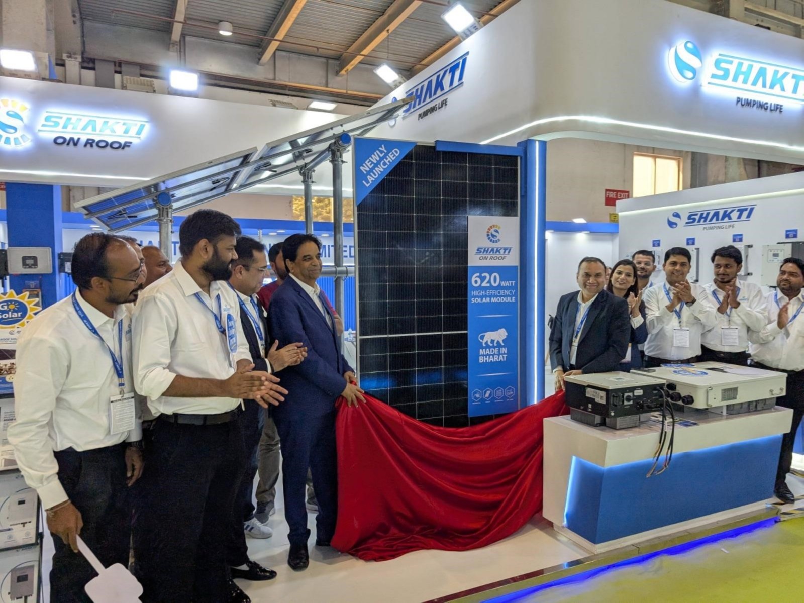 Mr Dinesh Patidar CMD Shakti Pumps and Mr Ramesh Patidar MD Shakti Pumps Unveil 620 Wp Shakti On Roof Solar Modules at REI Expo in Noida