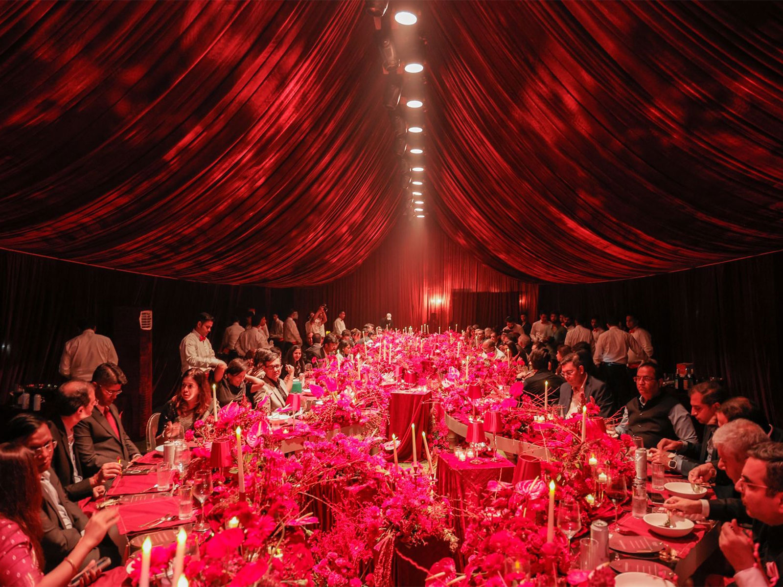 FNP Luxe brought the visual identity of India’s Heritage Reimagined to life through its bespoke décor for the evening