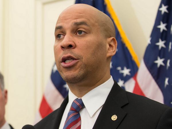 Booker introduces immigration plan aimed to 'virtually eliminate' immigration detention