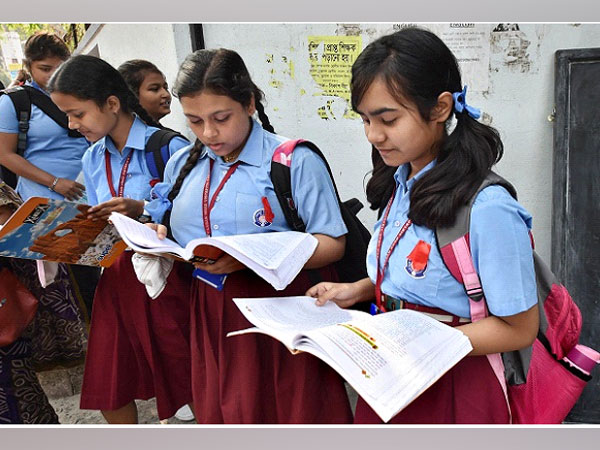 CBSE Board Exams 2022 to be held in 2 terms!  How to stay on top while preparing your studies?