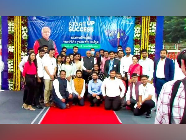 CM of Gujarat with student entrepreneurs
