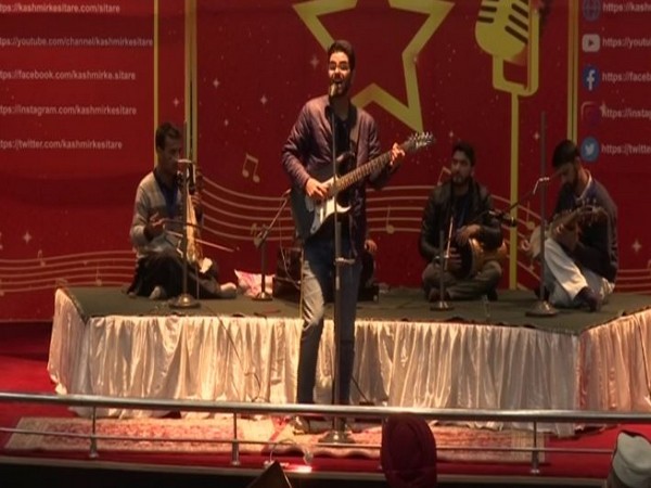 J-K Light Infantry Regiment (JKLI) felicitates locals artists in Srinagar
