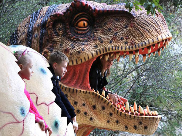 Whet your curiosity for prehistoric creatures at Dinosaur Park