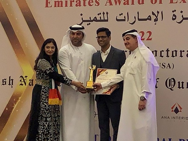 Dr Sridhar Peddi Reddy receiving Emirates Award of Excellence