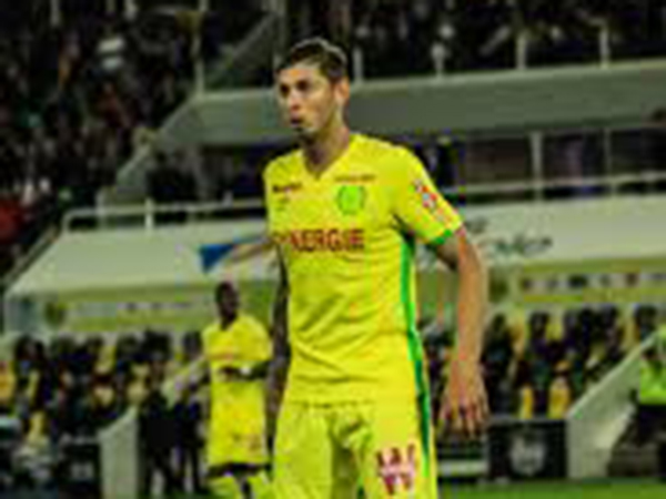 Emiliano Sala's last message to family: 'I'm on a plane that looks like it's going to fall apart'