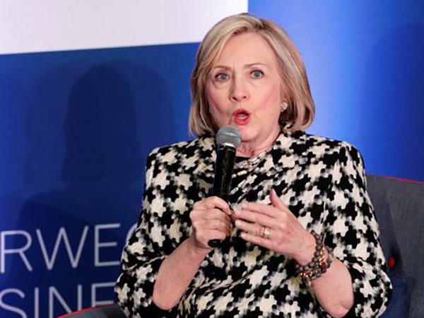 Hillary Clinton reads the Mueller report for 'Klepper'