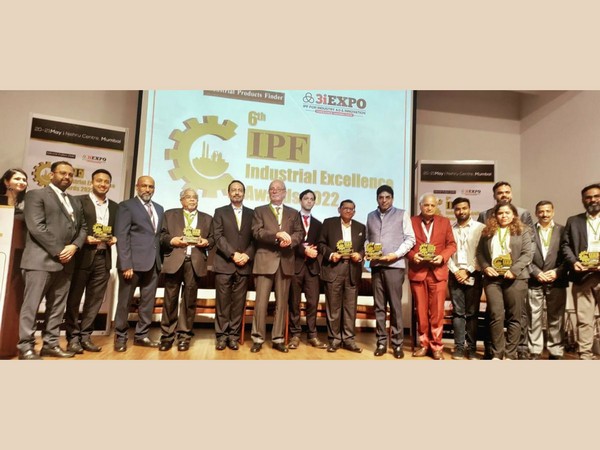 Vishnu Goyal receives IPF Industrial Excellence Award at a ceremony held at Nehru Centre, Mumbai on  May 21, 2022
