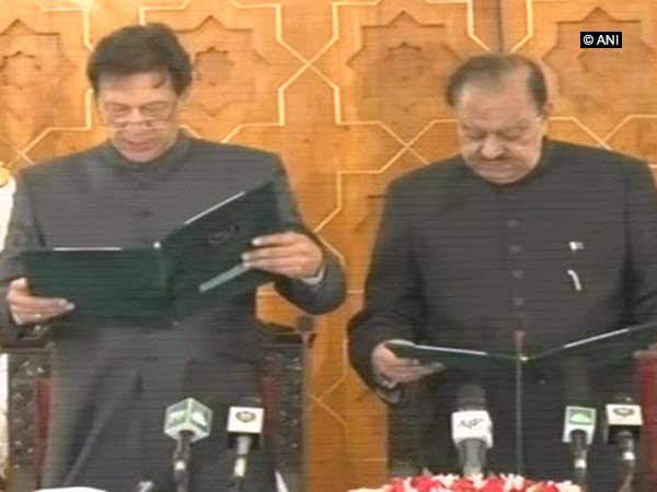 Imran Khan takes oath as Pakistan PM