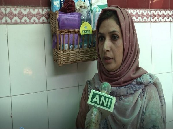 Kashmiri woman provides sanitary kits in ladies washrooms