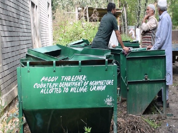Panchayats in J-K's Pulwama make motorized threshers available to farmers