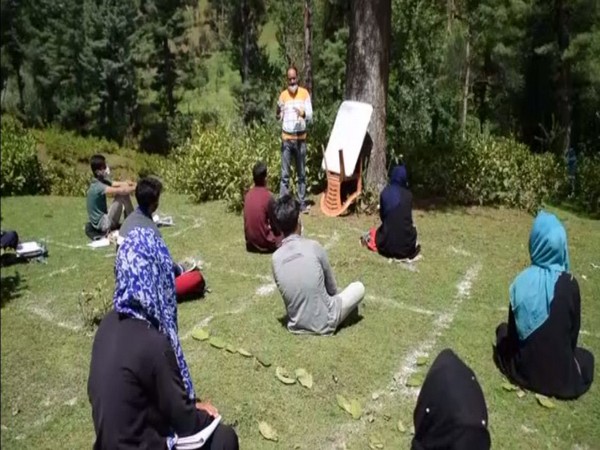 Open-air community classes in J-K's Yusmarg to compensate academic loss faced by students amid COVID-19