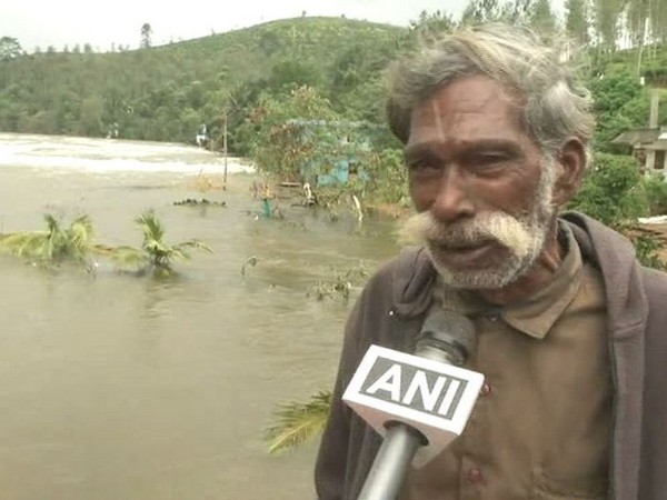 Kerala floods: Victim breaks down after seeing his damanged house