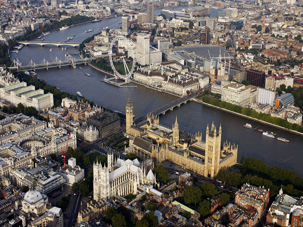 Waterfront London properties take 30 per cent premium, a bargain compared to Paris