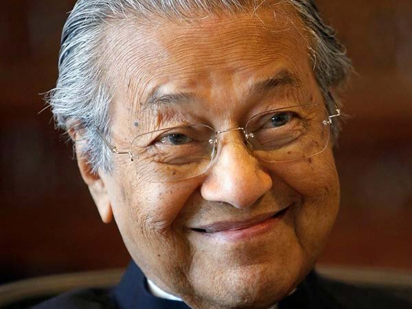 Mahathir unfazed by Najib's popularity on social media