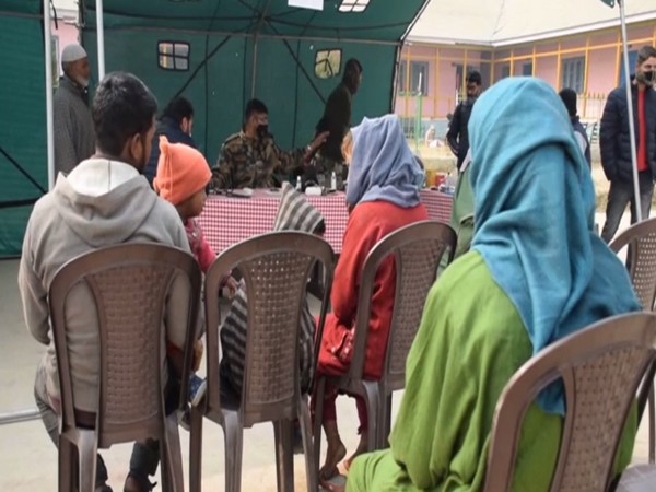 Indian Army organises medical camp for villagers in Pulwama's Newa