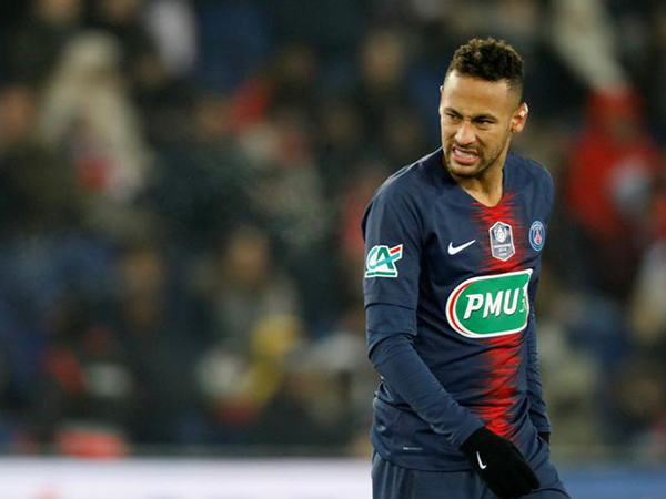 Neymar in tears after suffering foot injury during PSG cup clash