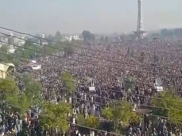 Over 2 lakh TLP supporters participate in funeral of party chief Rizvi