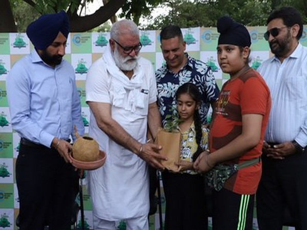 Satnam Singh Sandhu, Chief Patron, Chandigarh Welfare Trust along with Actor and former Cricketer Yograj Singh distributing  the saplings at Sukhna Lake during the launch of Mera Shehar Sundar Shehar