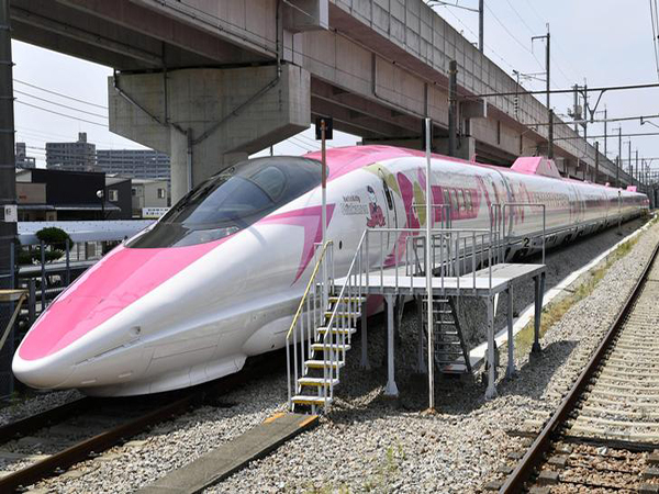 Next-generation bullet train rolled out to media