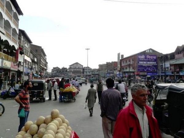 People in Kashmir suffering due to mistrust between local politicians, public