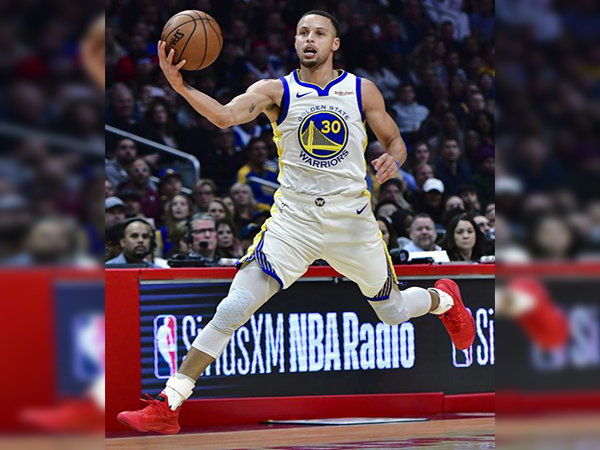 Warriors' Stephen Curry reveals why he slipped on his embarrassing dunk attempt vs. the Lakers