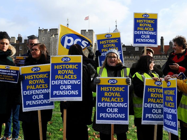 Beefeaters at Tower of London strike for first time in 55 years