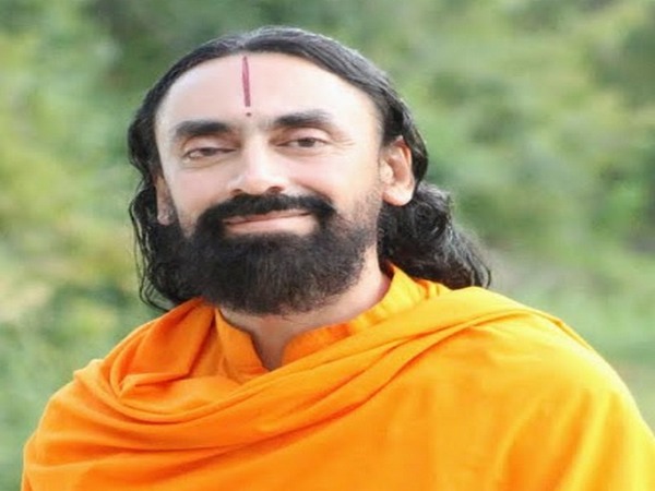 Sanya Malhotra joins hands with Swami Mukundananda to promote Yoga