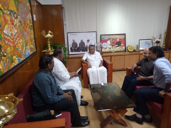 Telangana hands over Rs 25 cr cheque to Kerala CM