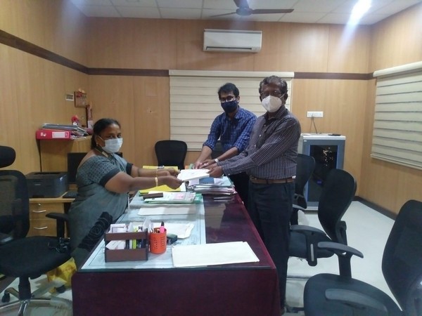Tmt. K Nalini (SIPCOT Tamil Nadu) handing over lease deed to Dr. JR Moses (Managing Director, HECS) and Sangeeth Moses (Director, HECS)