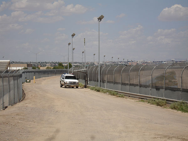 US states sue Trump over border wall funding