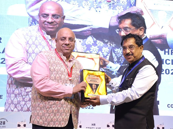 Achal Choudhary, President IPS Academy, giving a memento to Anurag Batra