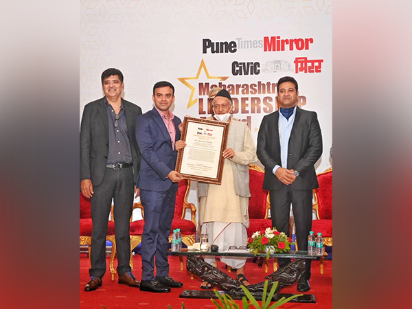 Dr Heramb Shelke receives Maharashtra Leadership Award 2022 by Maharashtra Governor Bhagat Singh Koshyari