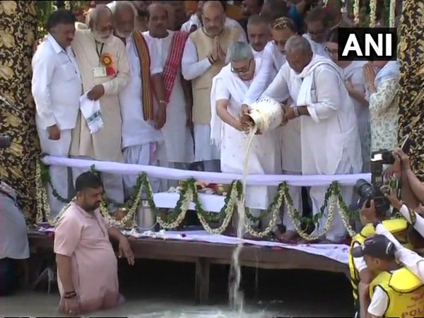 Vajpayee's ashes immersed in Ganga at Haridwar
