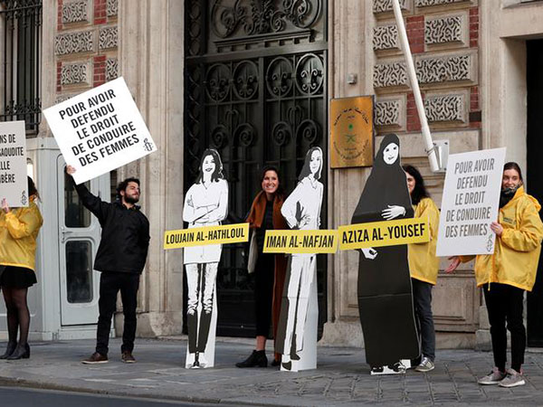 Four Saudi women activists freed pending trial, say campaigners