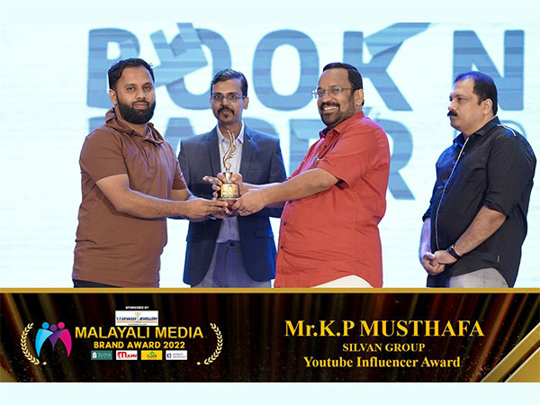 "Book And Paper Musthu" YouTube Channel Received YouTube Influencer Award At Malayali Media Brand Award 2022