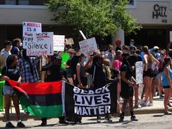 Police detains 28 people in Beverly Hills during 'peaceful' rally